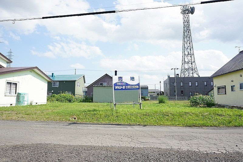 当社の売地看板が目印になります。