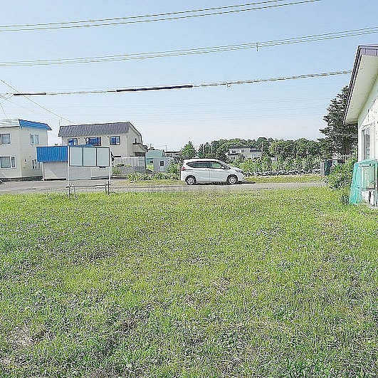 現状更地で引渡しも早く出来ます。