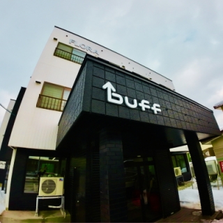 buff(同)